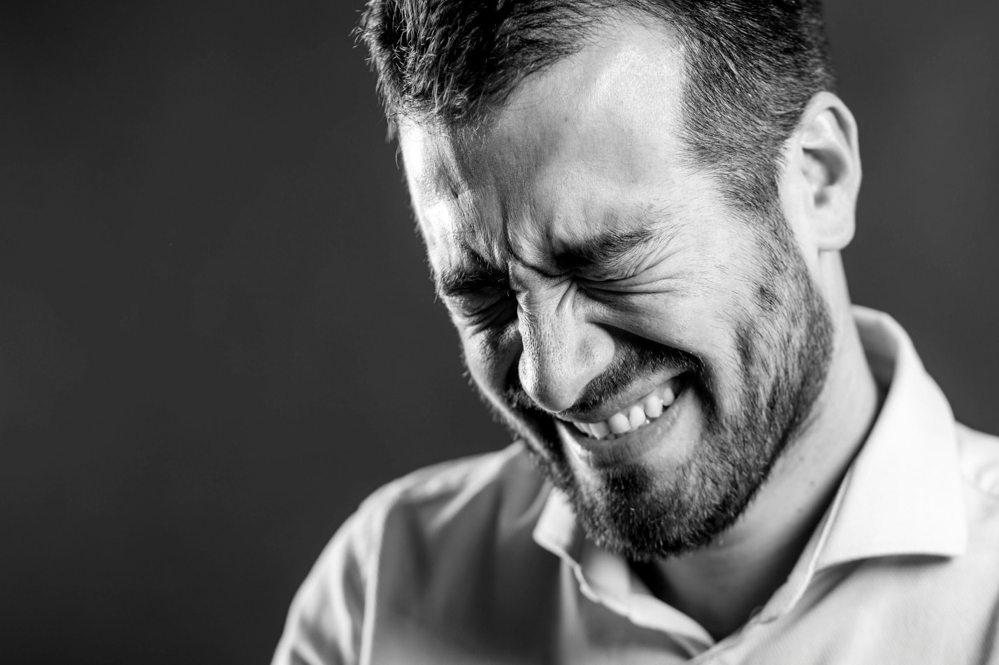 Man expressing intense emotional strain, highlighting the need for proper therapist selection for bipolar disorder